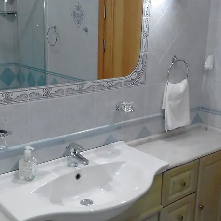 The April Maisonette アパート *