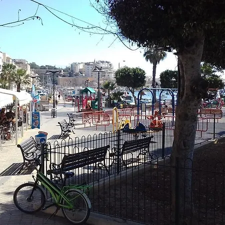 The April Maisonette 公寓